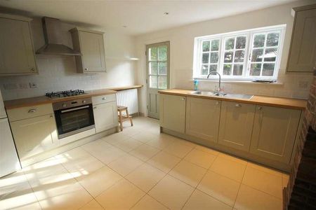 Long Lane, Ickenham, UB10 - Photo 2