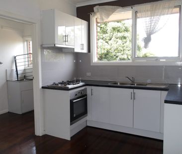 CHARMING RENOVATED 2 BEDROOM UNIT - Photo 3