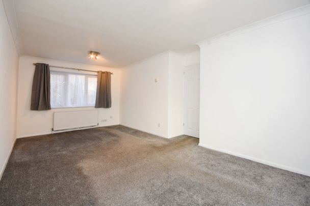 2 bedroom maisonette to rent Manor Road, Stansted, CM24 - Photo 1