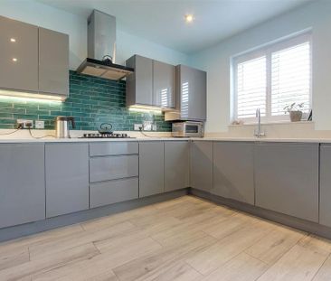 4 bedroom detached house to rent - Photo 2