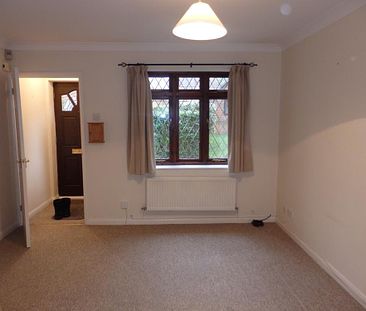 Available 2 Bed House - terraced - Photo 1