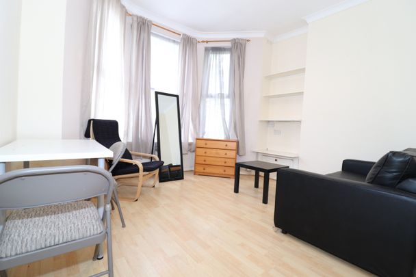 Llanbleddian Gardens, Cathays - Photo 1