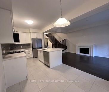 Townhouse For Lease | X8080344 - Photo 4