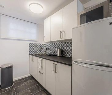 Studio Meublé à 3 minutes à pied du métro Jean-Talon - Photo 3