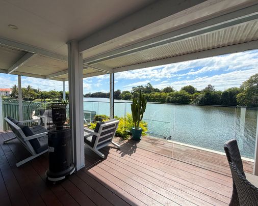 Luxury Waterfront Living – Renovated 4 Bedroom Home - Photo 1