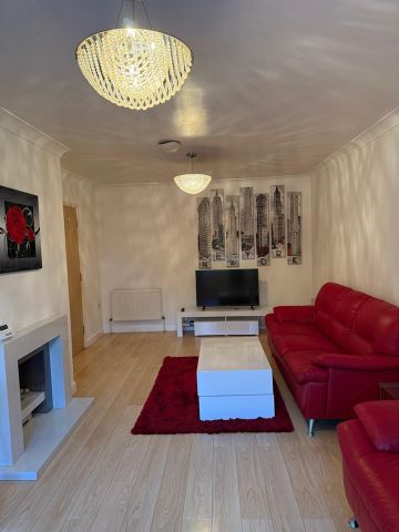 2 Bed Flat, Roxborough Park, HA1 - Photo 3