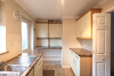 2 bedroom semi-detached bungalow to rent - Photo 5