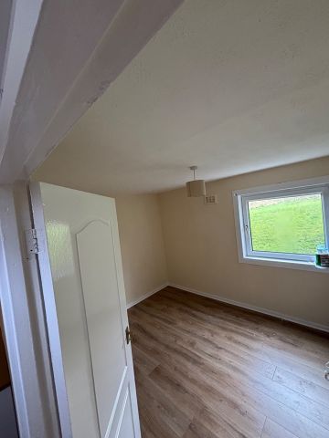 2 Bed Flat, Banner Drive, G13 - Photo 4