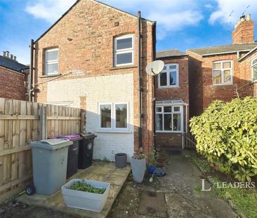 2 bedroom terraced house to rent - Photo 2