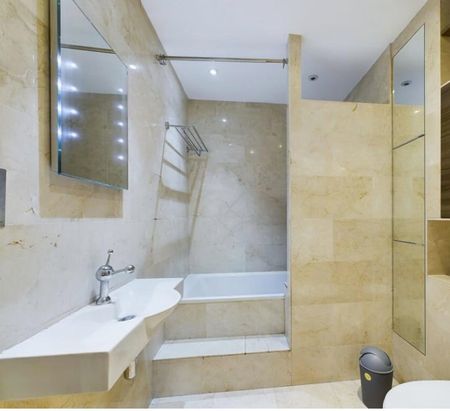 3 Bed Flat, Boardwalk Place, E14 - Photo 3