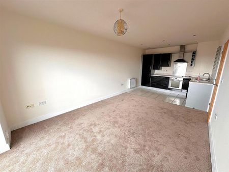 2 bedroom flat to rent - Photo 4