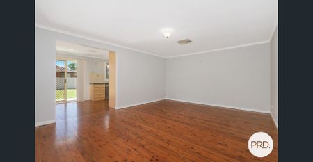 QUIET COURT LOCATION! - Photo 3