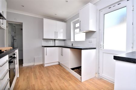 House Share to rent - Cambridge Road, Rochester, ME2 - Photo 3