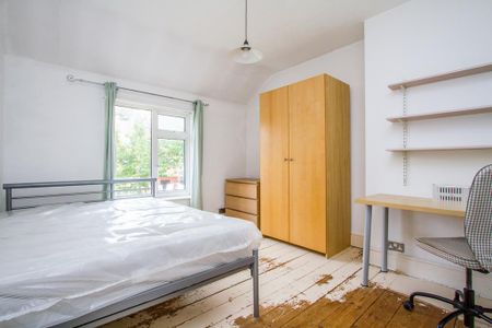 4 bedroom terraced house to rent - Photo 4