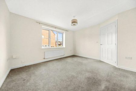 4 bedroom semi-detached house to rent - Photo 2