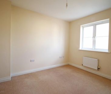3 bedroom end of terrace house to rent - Photo 3