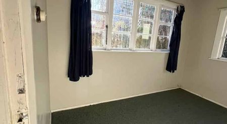 3 Bedroom home with a sleepout - Photo 2