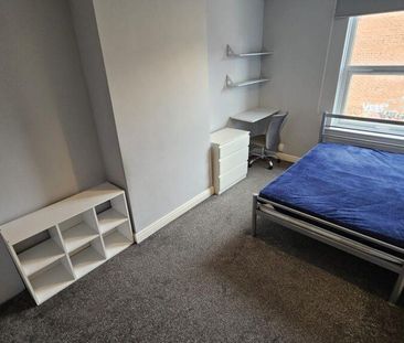 4 bedroom terraced house to rent - Photo 6