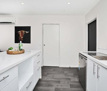 New Town house on Nelson - Photo 3