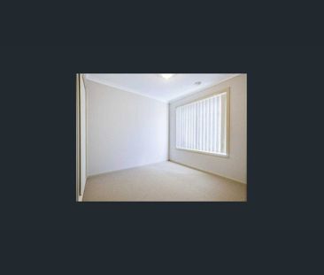 Stylish Family Living in a Prime Tarneit Location 📍 26 Blue Jay Cre... - Photo 4