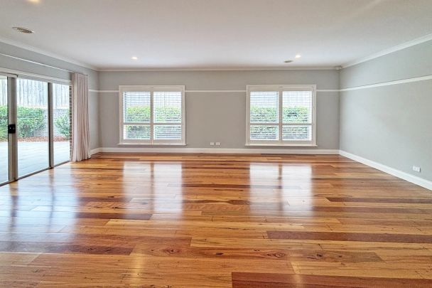 Stunning & Elegant - Photo 1