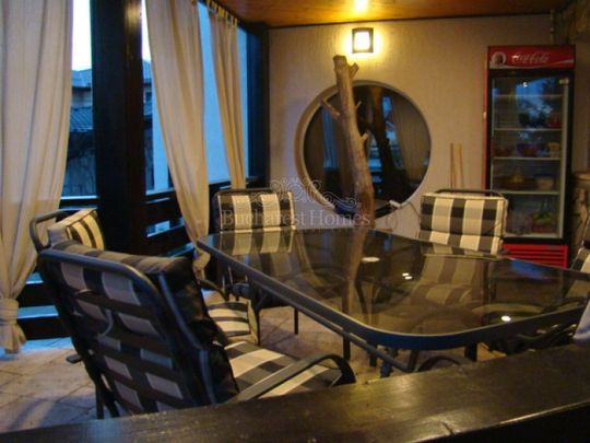 Beautifully Renovated Large Five Bed Villa with Pool, Pipera - Photo 1