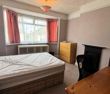 4 bedroom semi-detached house to rent - Photo 5