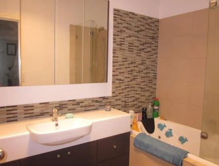 28 Wiltshire Drive, Kew VIC 3101 - Photo 4