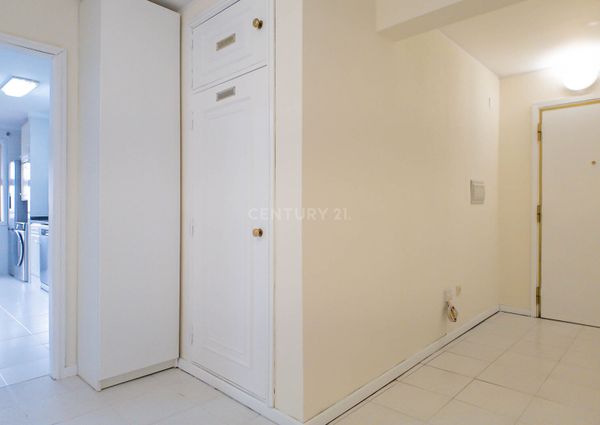 APARTAMENTO T2 VARANDA .- BOAS ÁREAS - arrecadação