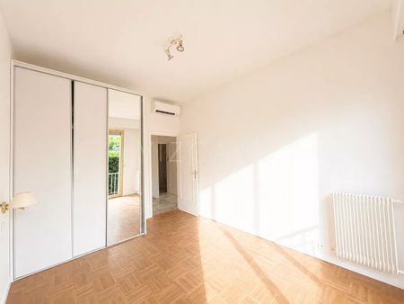 Location Appartement 3 pièces 78m² NICE 06300 - Photo 2