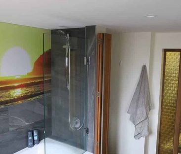 Charming 1-Bed Beachside Retreat - Photo 2