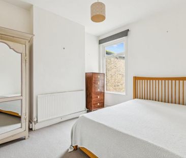 4 bedroom terraced house to rent - Photo 5