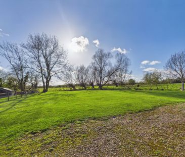 Latton, Swindon - Photo 6