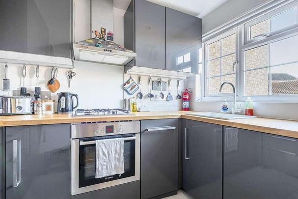 Finnart Close, Weybridge, Surrey, KT13 - Photo 1