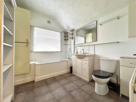 3 bedroom terraced house to rent - Photo 3