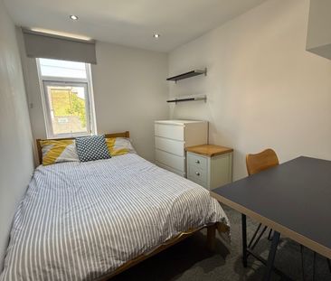 4 bed Apartment for Rent - Photo 2