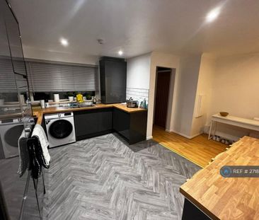 1 bedroom in a flat share to rent - Photo 5