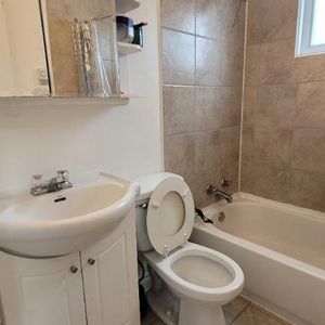 4 1/2 à louer dans Ahuntsic - Photo 2