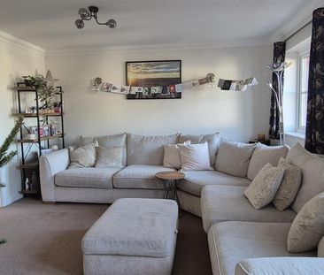 4 bedroom semi-detached house to rent - Photo 6