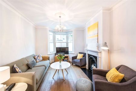 Charming five bedroom terrace house with patio garden located in the highly desirable Glebe estate - Photo 5