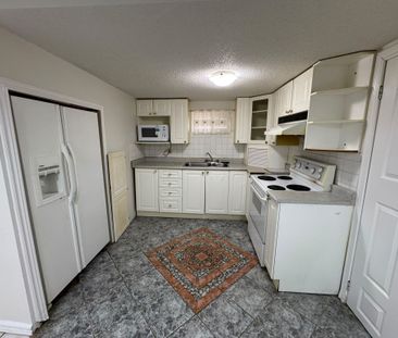For Lease - 16 Bridgenorth Crescent, Toronto, Ontario - Photo 6