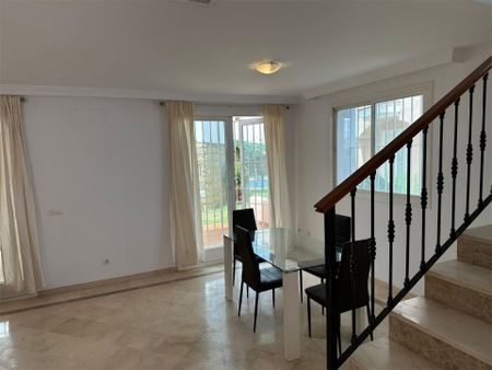 Casa adosada de alquiler en Urbanización Aloha Lake, 20, Los Naranjos - Photo 5