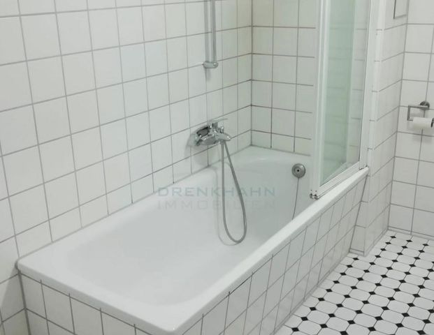 2-Zimmerwohnung im Dachgeschoss in der Paulstadt, Einbauküche, Abstellraum+Keller, 350m zum HBF - Photo 1