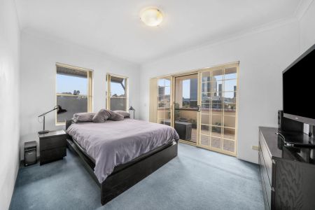 Beautiful apartment in a Leafy Park-side Location - Photo 3