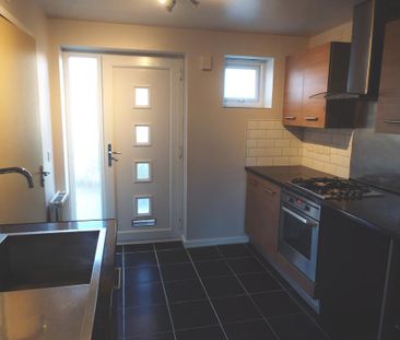 2 bedroom terraced house to rent - Photo 3