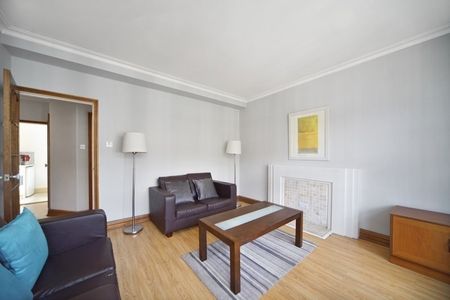2 Bedroom Apartment, Queen Court, Queen Square, Bloomsbury, WC1N - Photo 2