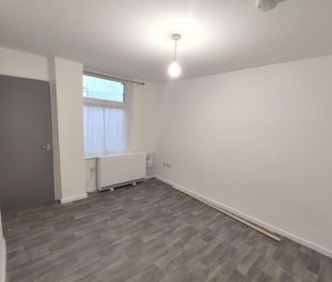 3 bedroom apartment to rent - Photo 3