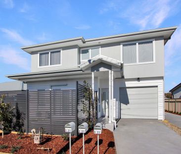 As New Townhouse in Prime Location! - Photo 2