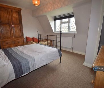 2 bedroom semi-detached house to rent - Photo 4