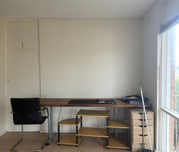 For Rent&colon; Spacious 2-Bedroom Unit in the Heart of Burwood - Photo 3